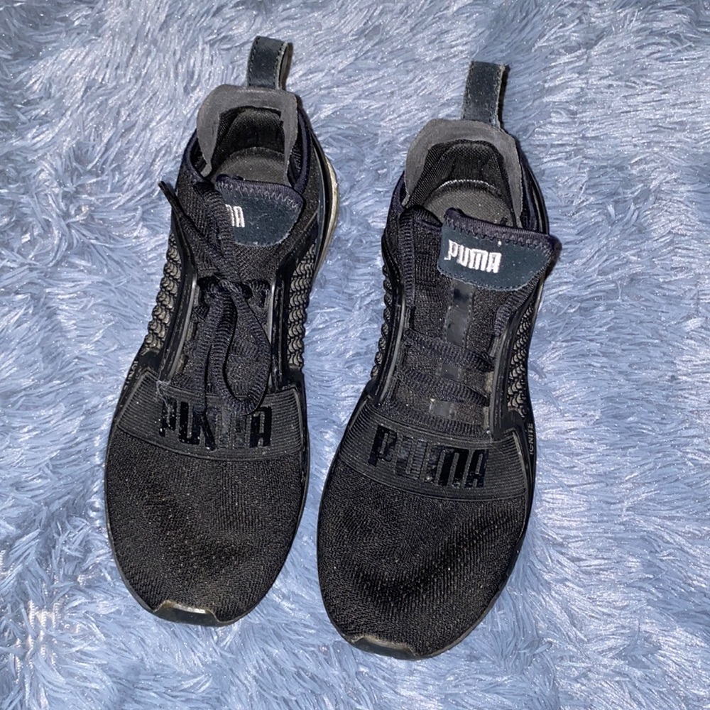 Puma women's  Ignite limitless cross trainer shoe.